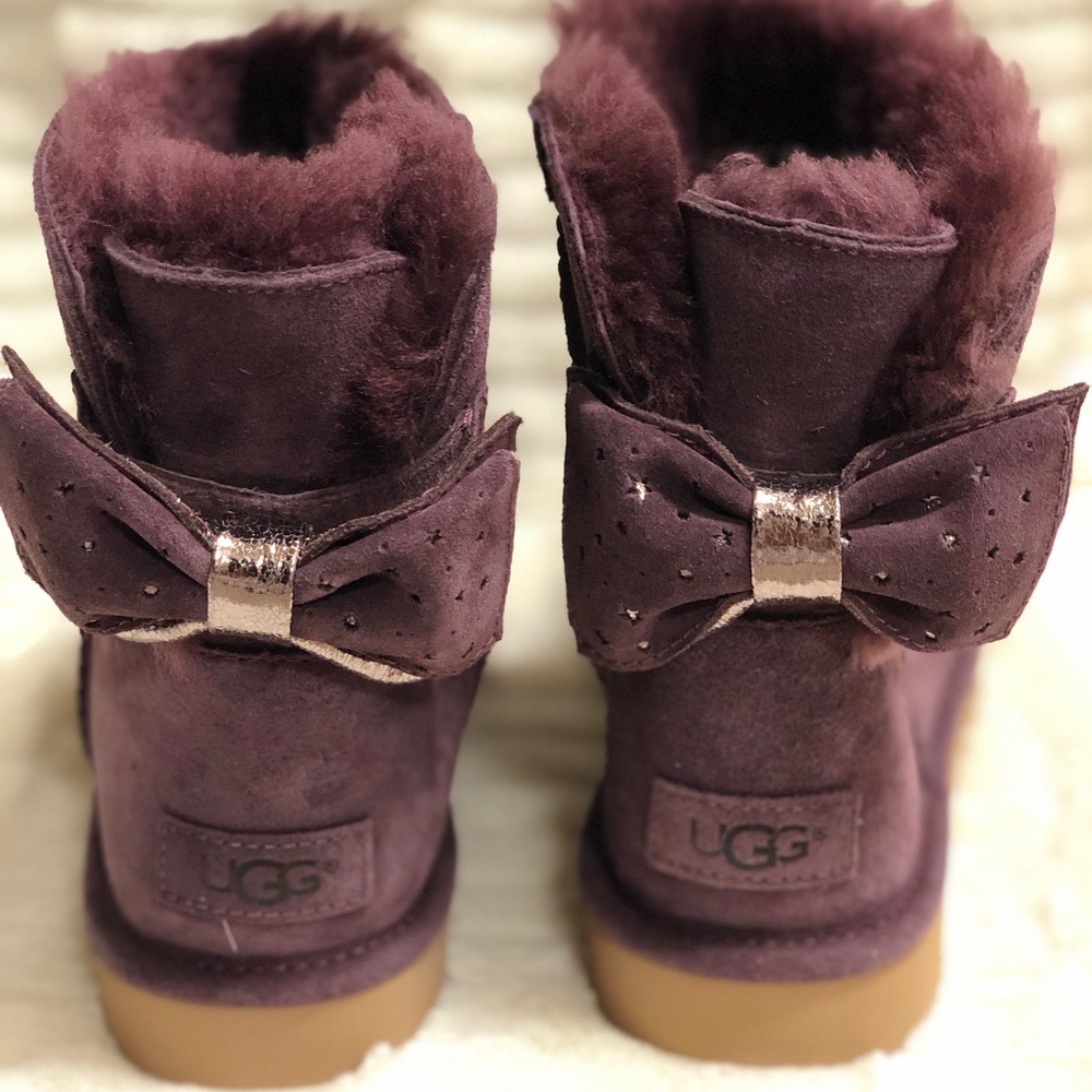 NWOT Ugg Stargirl bow mini - size 7
